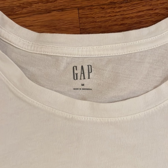 Gap short Sleeve Tee - Picture 2 of 6